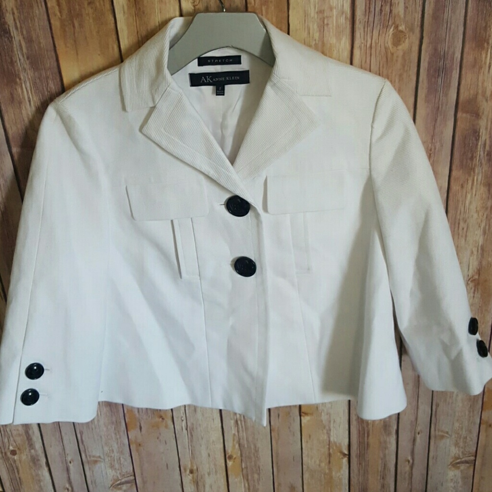 Cropped White Blazer size 2 Anne Klein